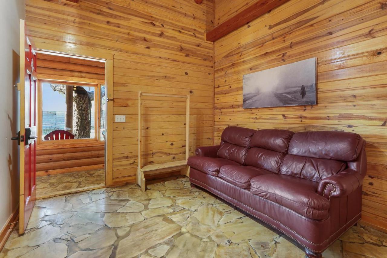 Wimberley Log Cabins Resort And Suites- Unit 2 المظهر الخارجي الصورة
