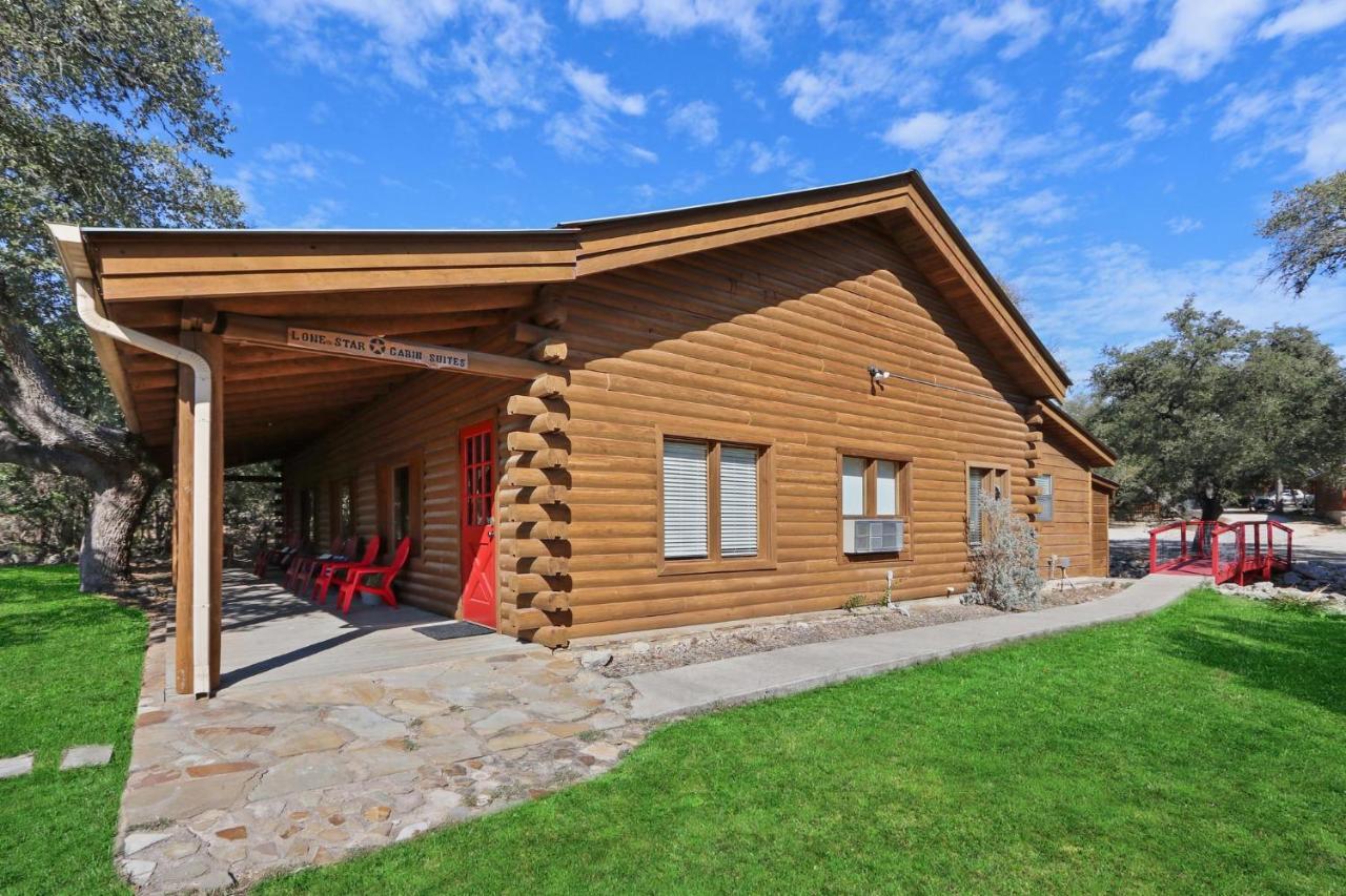 Wimberley Log Cabins Resort And Suites- Unit 2 المظهر الخارجي الصورة