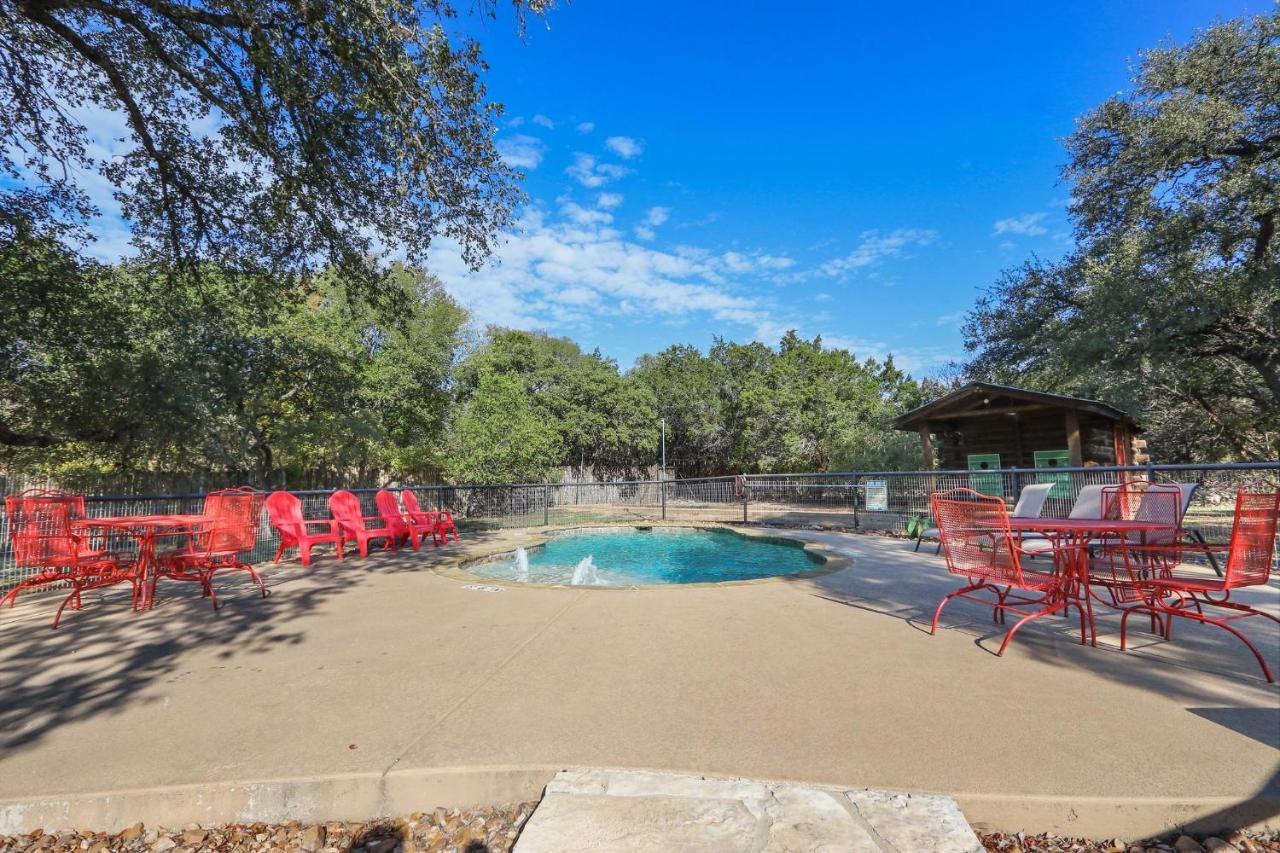 Wimberley Log Cabins Resort And Suites- Unit 2 المظهر الخارجي الصورة