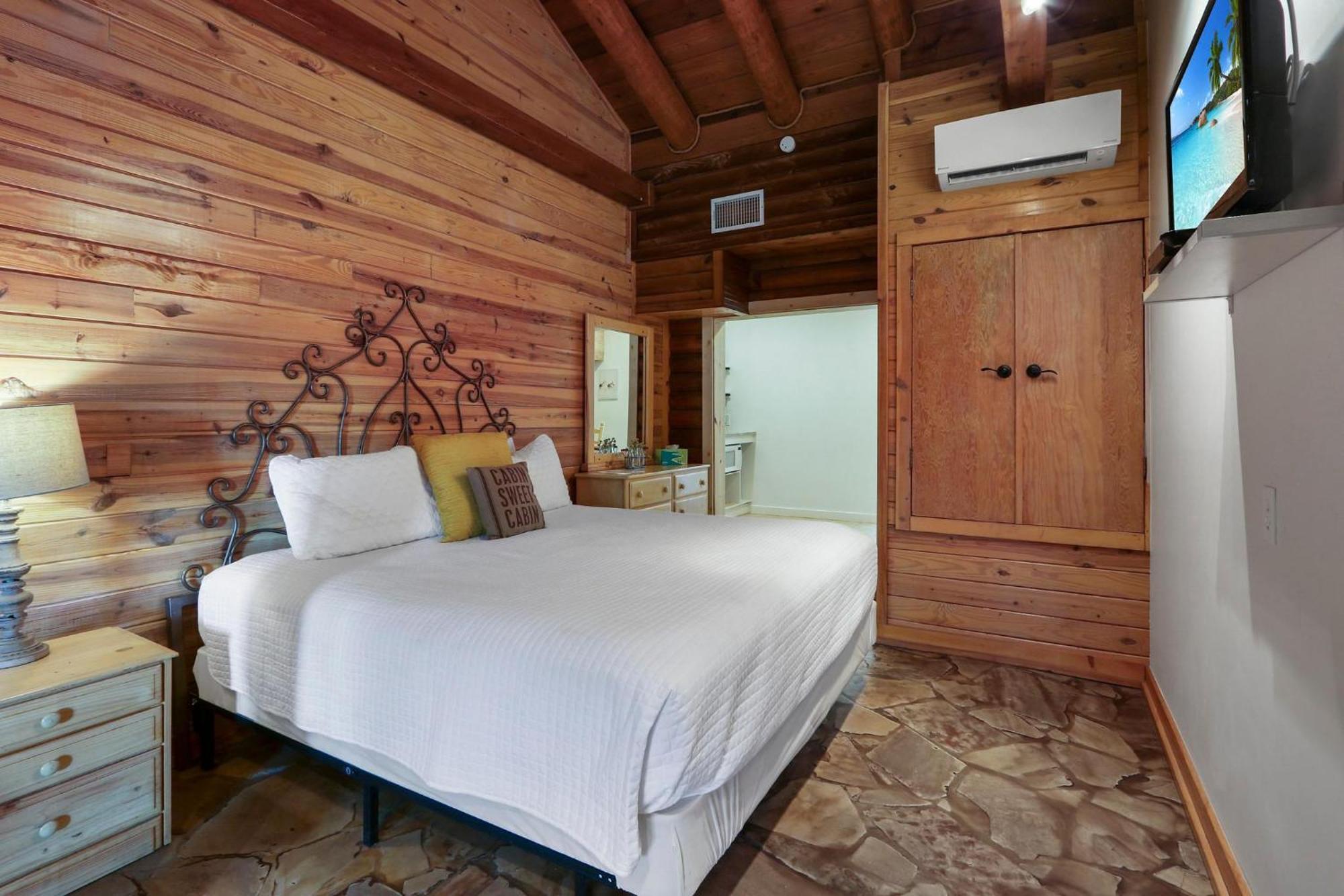 Wimberley Log Cabins Resort And Suites- Unit 2 المظهر الخارجي الصورة